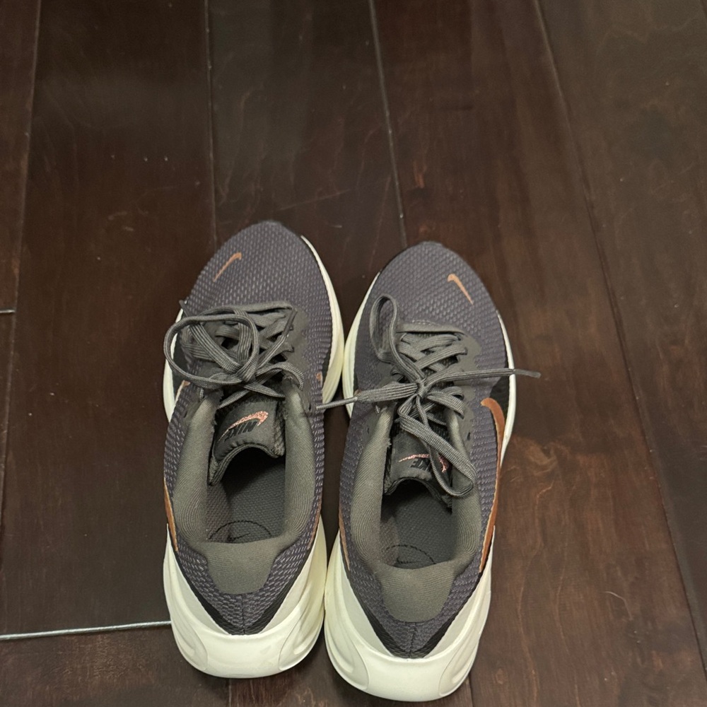 Men's Gray and gold Athletic Shoes